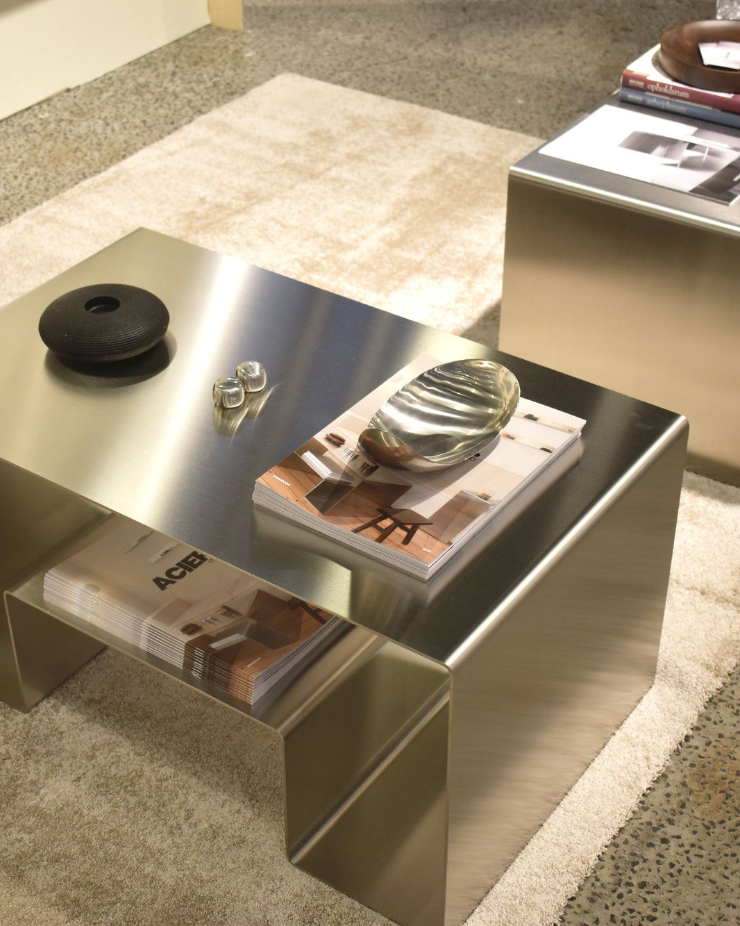 Uppsala - Stainless steel coffee table with integrated lower shelf